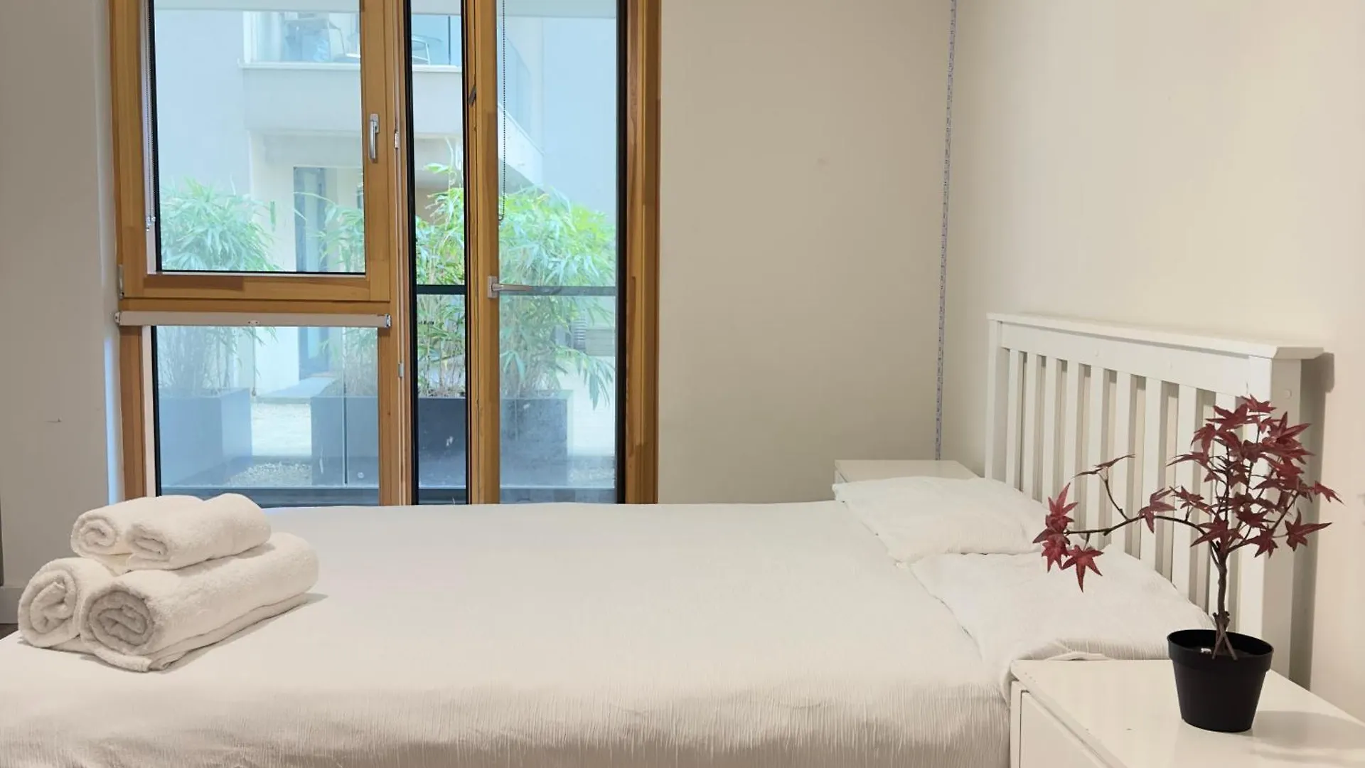 Homestay King Room With Balcony Dublin Ireland