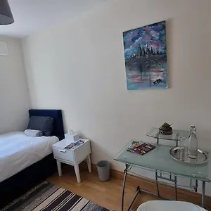 Homestay Nest., Dublin