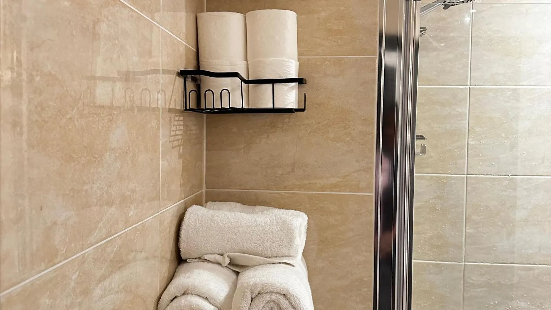 Homestay King Room With Balcony Dublin